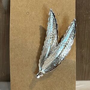 Silver Leaf Brooch
X7